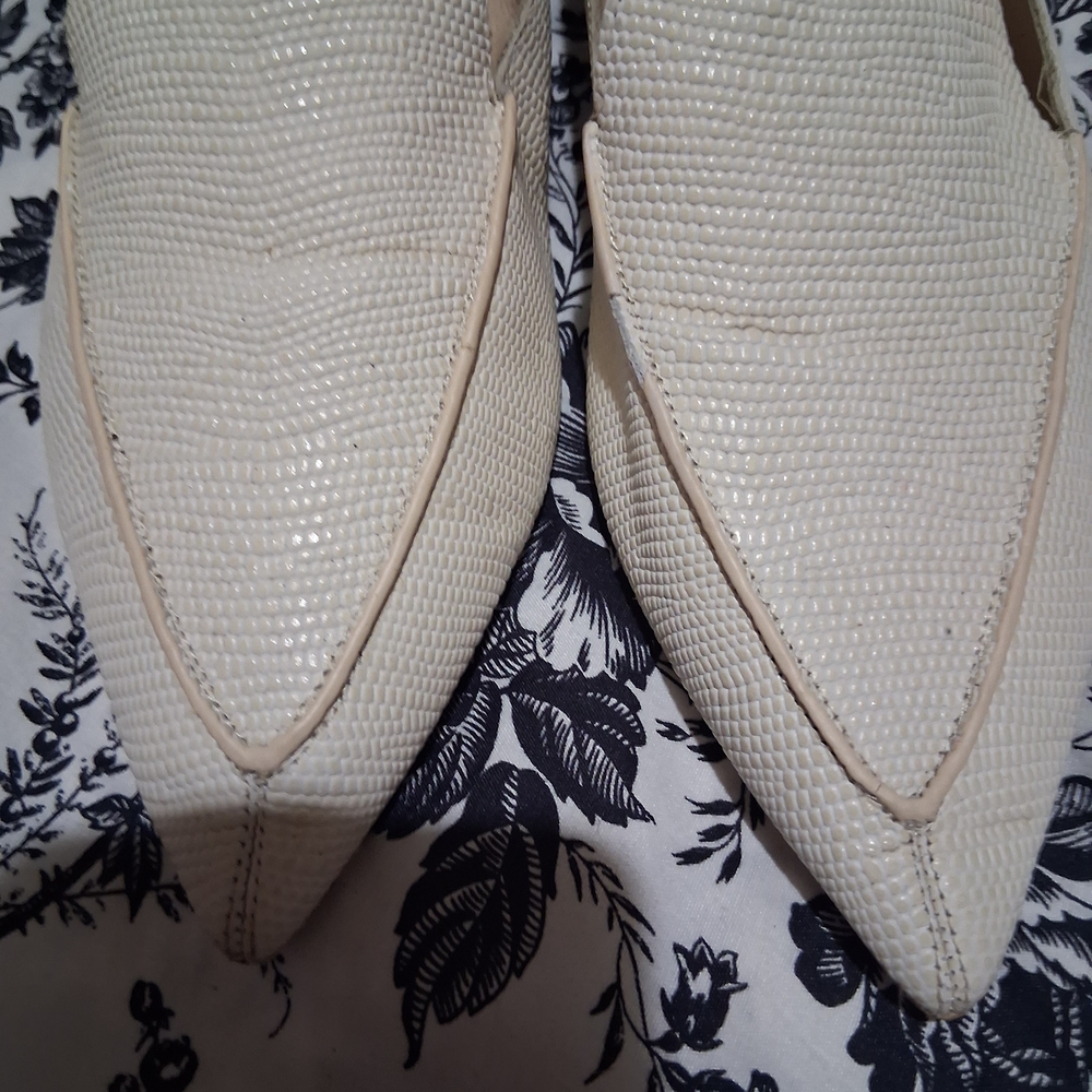 Jeffrey Campbell  Women's Pointed Toe Flats - Picture 5 of 8